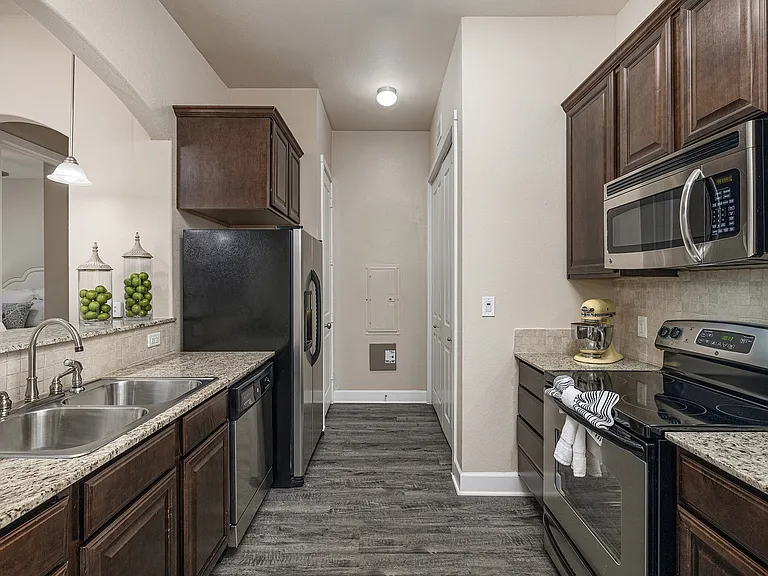 Monterra Las Colinas Apartments — Photo 27