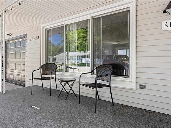 4th image of 413 Willow Dr