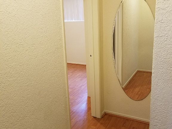 3rd image of 961 S Kenmore Ave APT 2