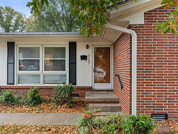 5th image of 2107 Ontario St