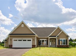 925 Apricot Ln, Webster, NY 14580