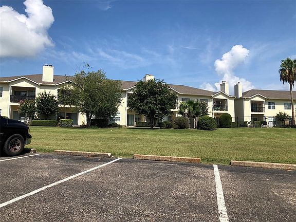 3rd image of 12565 Melville Dr Unit 213