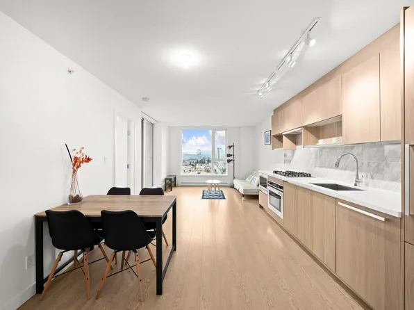 13696 100th Ave #3209, Surrey, BC V3T 0L5