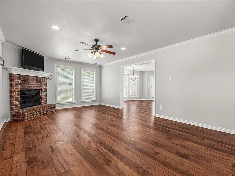 4101 Hunter Creek Dr — Photo 5