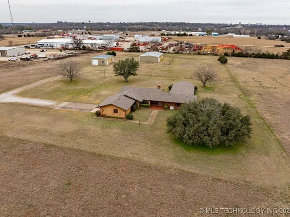 83 W Mockingbird Ln, Durant, OK 74701