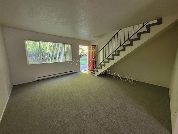 4th image of 16705 NE Halsey St APT 105
