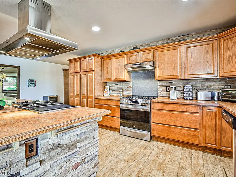 4674 Saddle Pl — Photo 8
