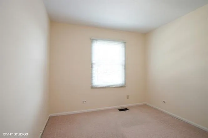 2565 College Hill Cir — Photo 9