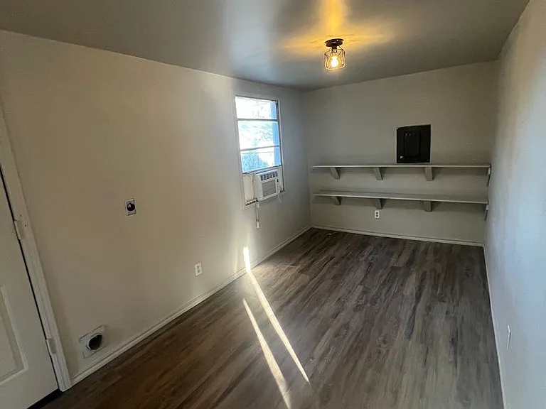 209 11th Ave NW — Photo 8