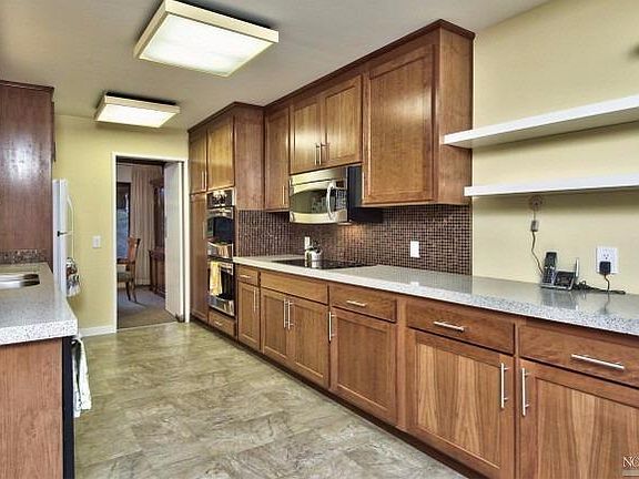 5th image of 310 Deer Hollow Dr