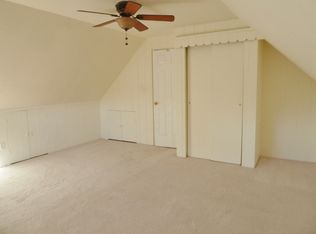 11 Mill Bend Rd, Levittown, PA 19056