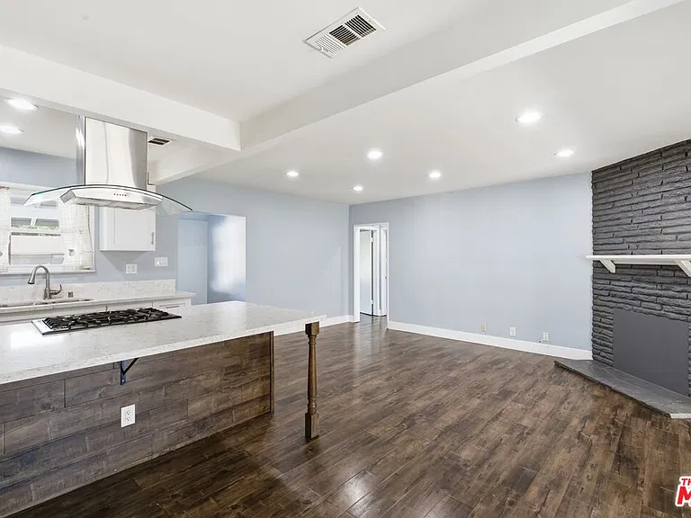 14141 Gault St — Photo 6
