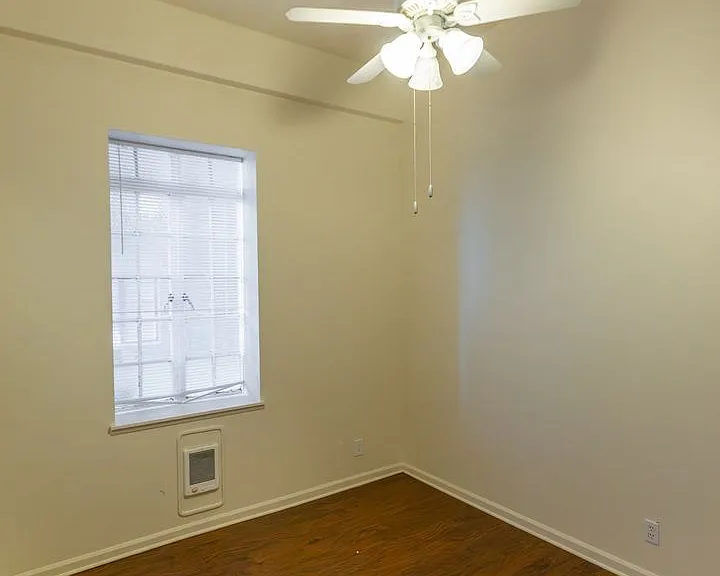 The Commodore Apartments — Photo 23