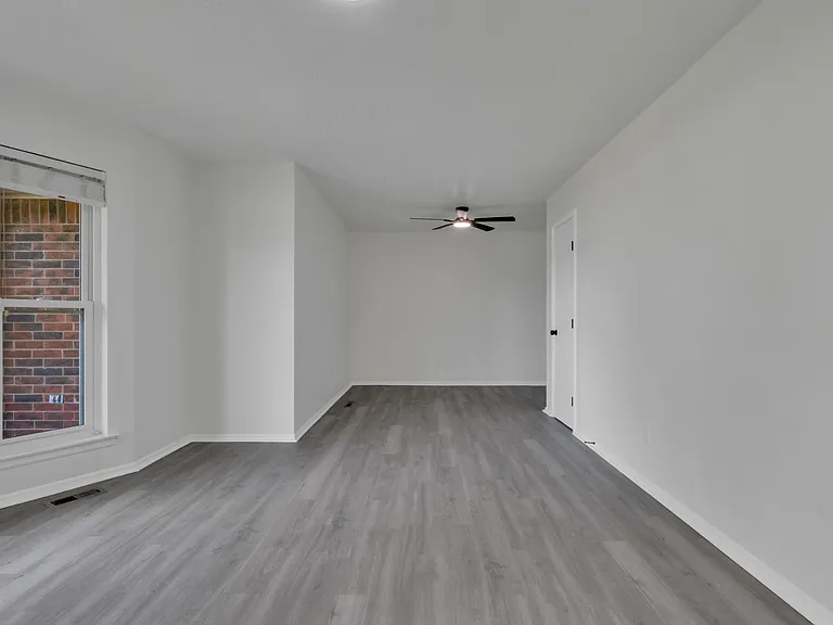 2319 E Robinson St — Photo 12