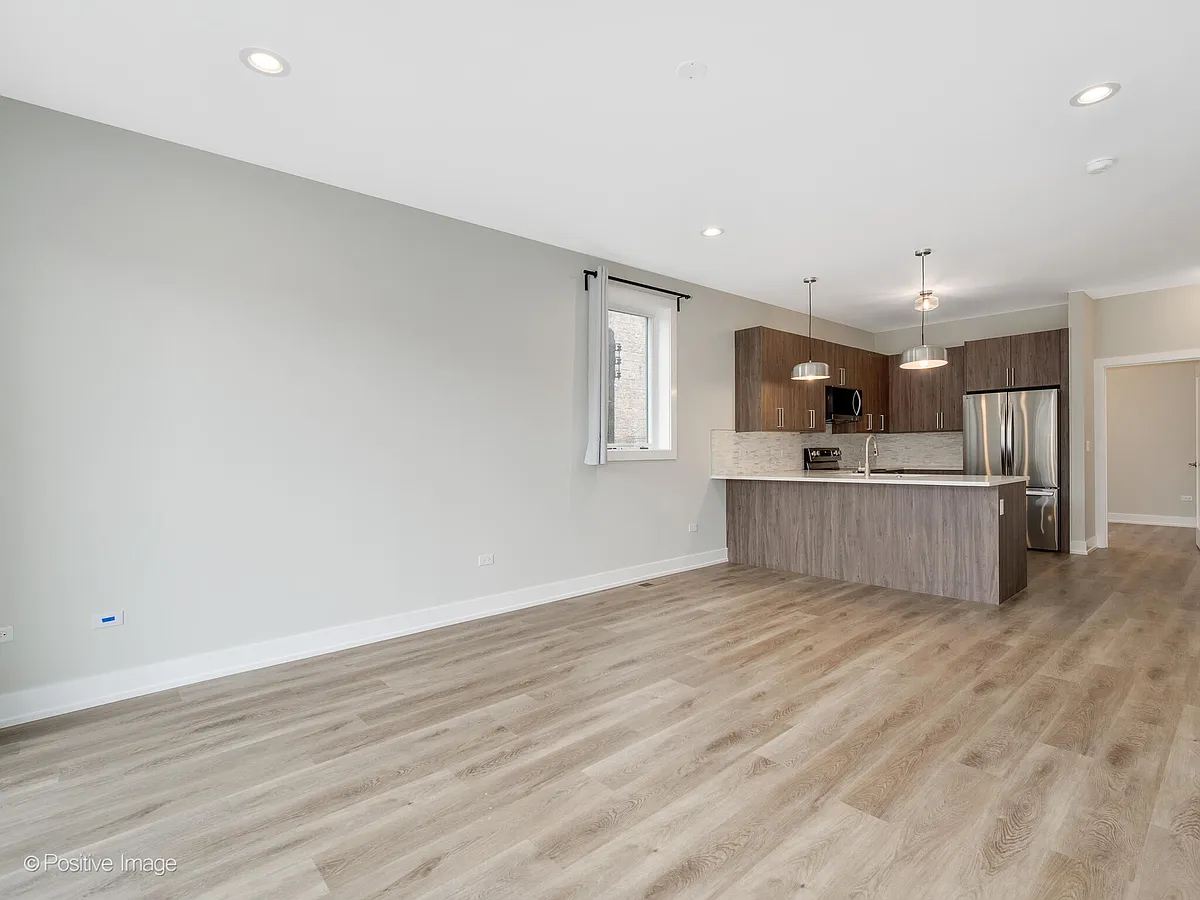 Building Photo - 3944 S Indiana Ave #1R