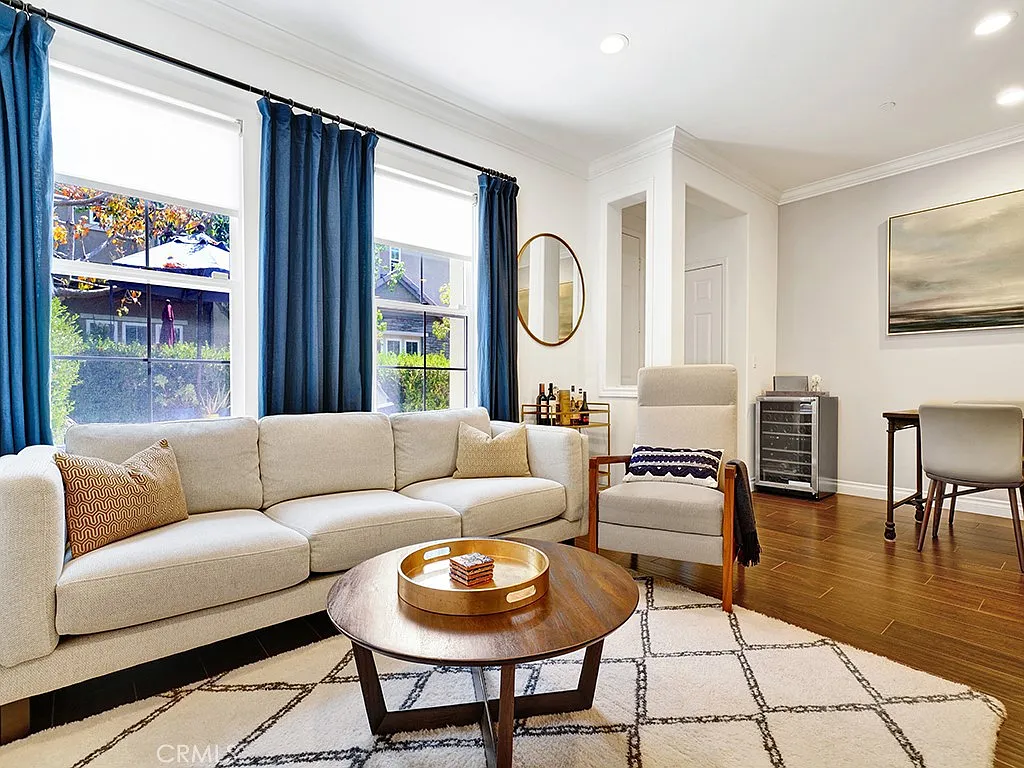 3 bed, 2.5 bath, 1477 sqft, $5,000 — Photo 4
