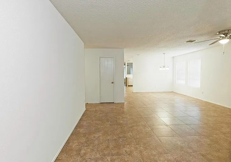 2508 Clear Brook Dr — Photo 2