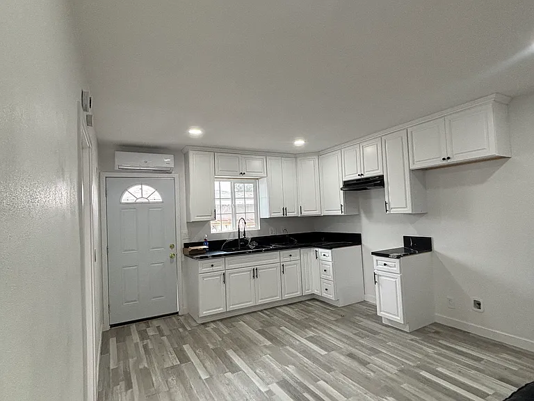 133 S 2nd St #1/2 — Photo 1