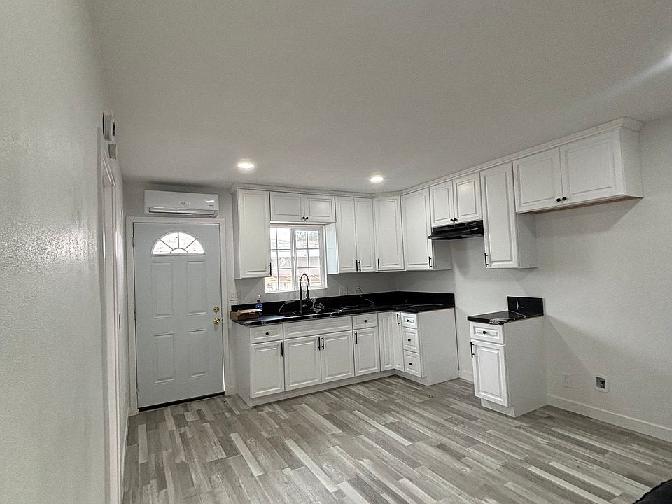 1st image of 133 S 2nd St #1/2
