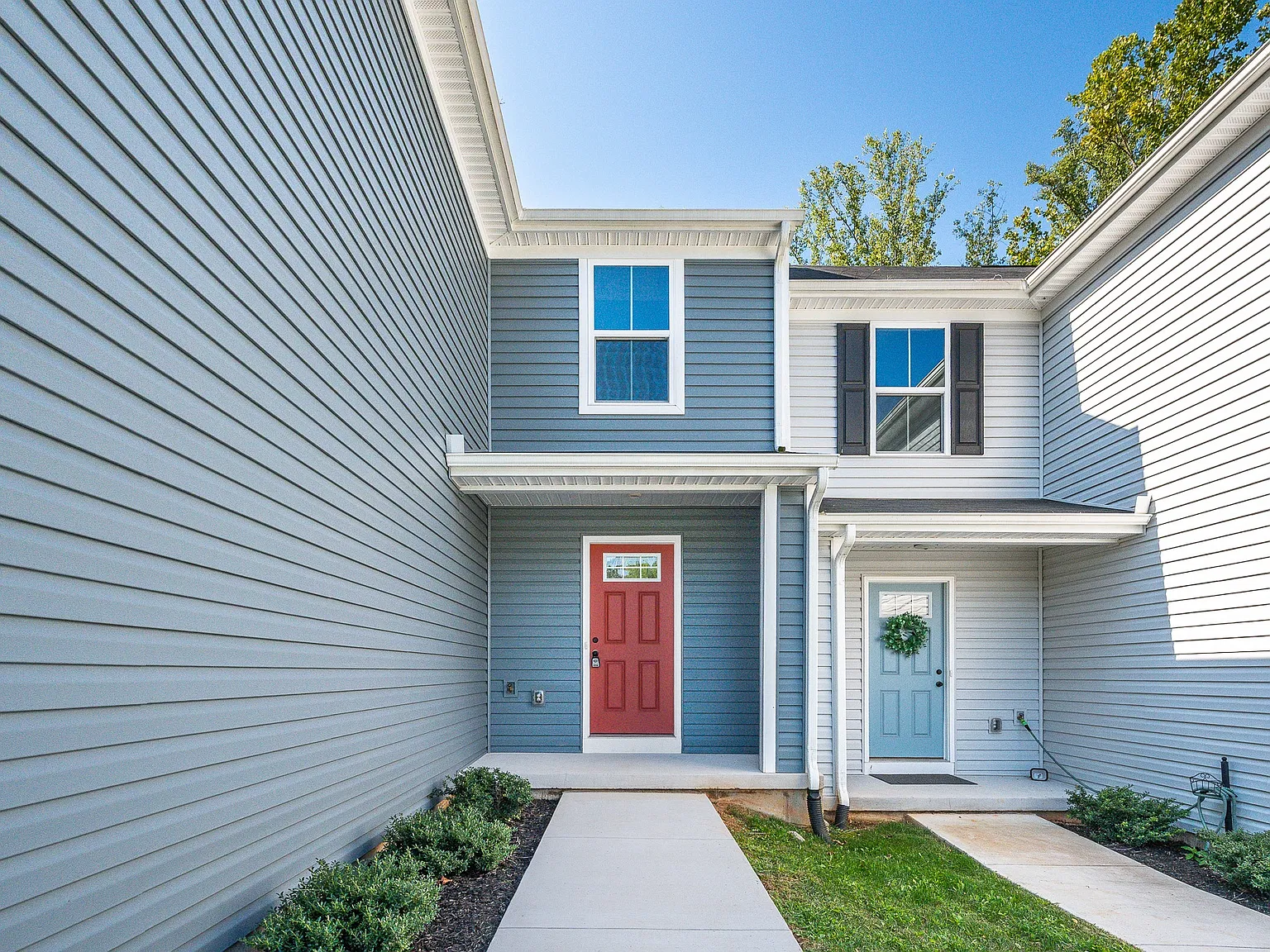 4 bed, 2080 sqft, $2,100 — Photo 3