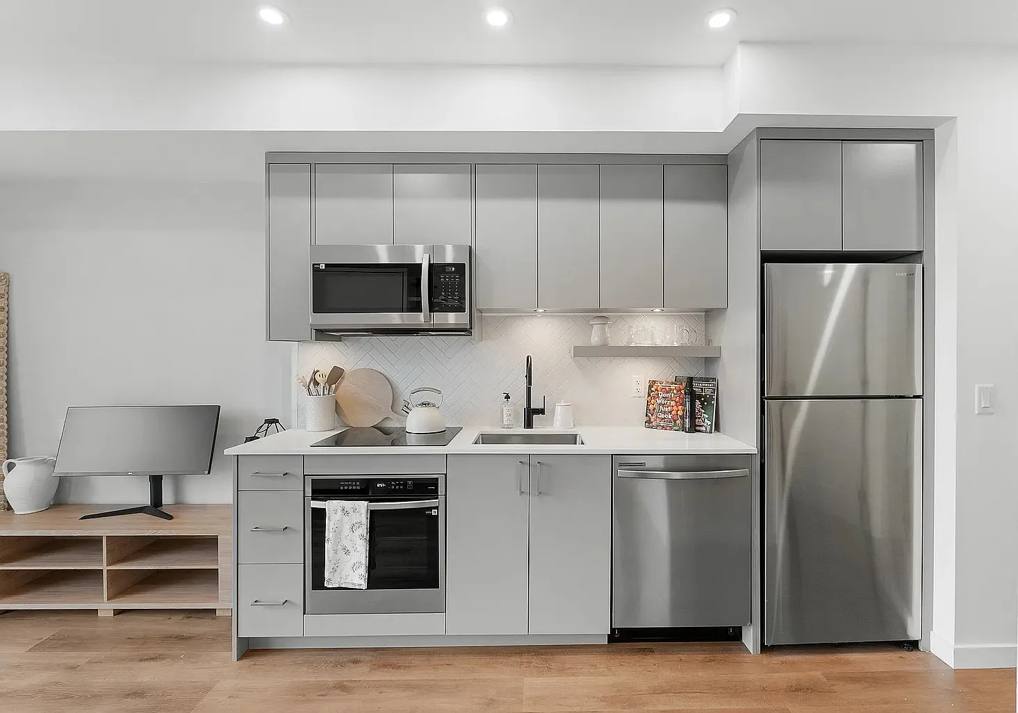 1301 Belaire Ave — Photo 3