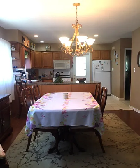 DR opens to Kitchen-Airy and open layout