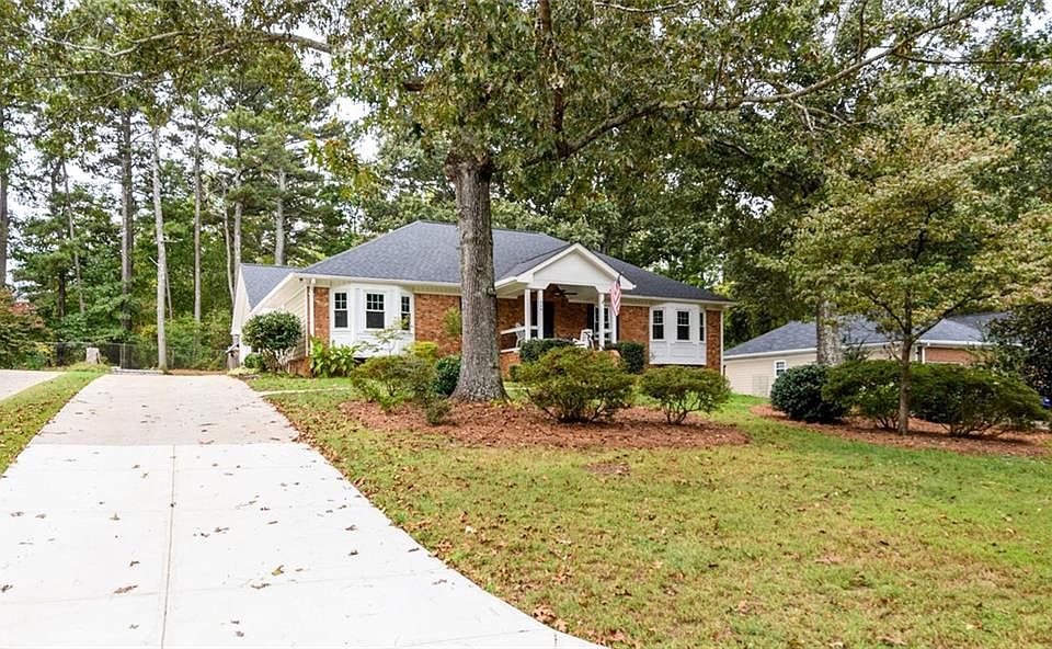 1st image of 926 Pinbrook Dr