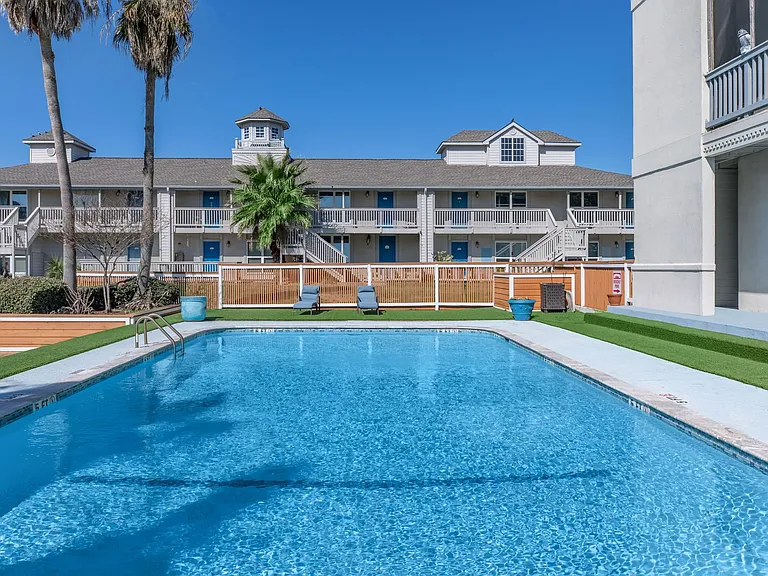 Island Bay Resort Apartments — Photo 13