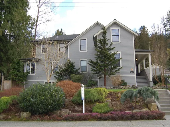 2209 Saint George St, Pt Moody, BC V3H 2G1