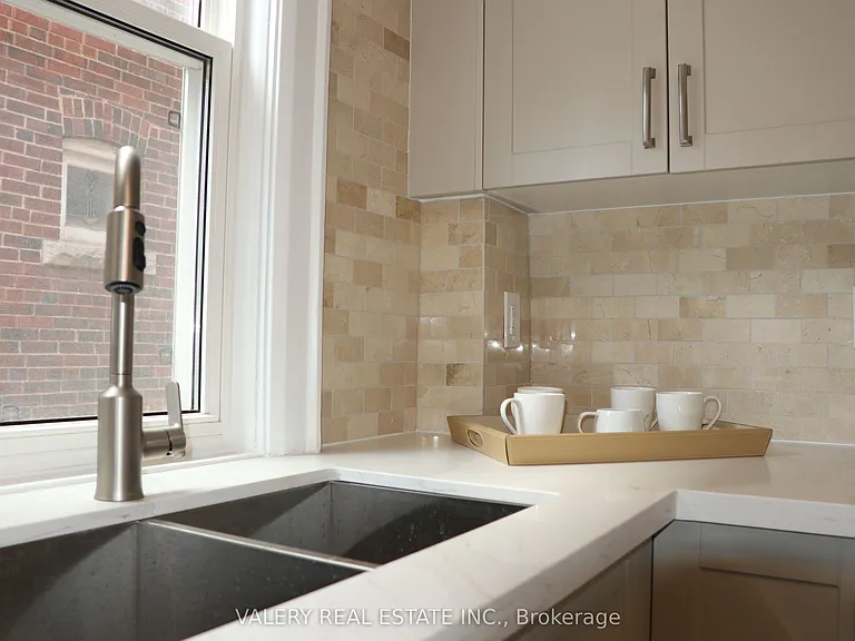207 Oakwood Ave — Photo 16