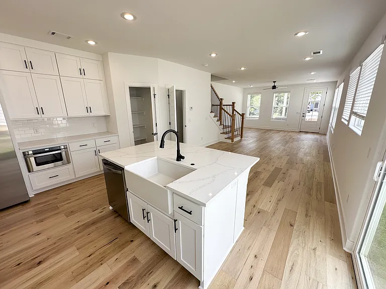1278 W Hendrix St — Photo 5