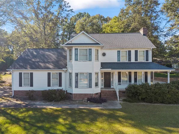 8 Thomas Ln, Simpsonville, SC 29681