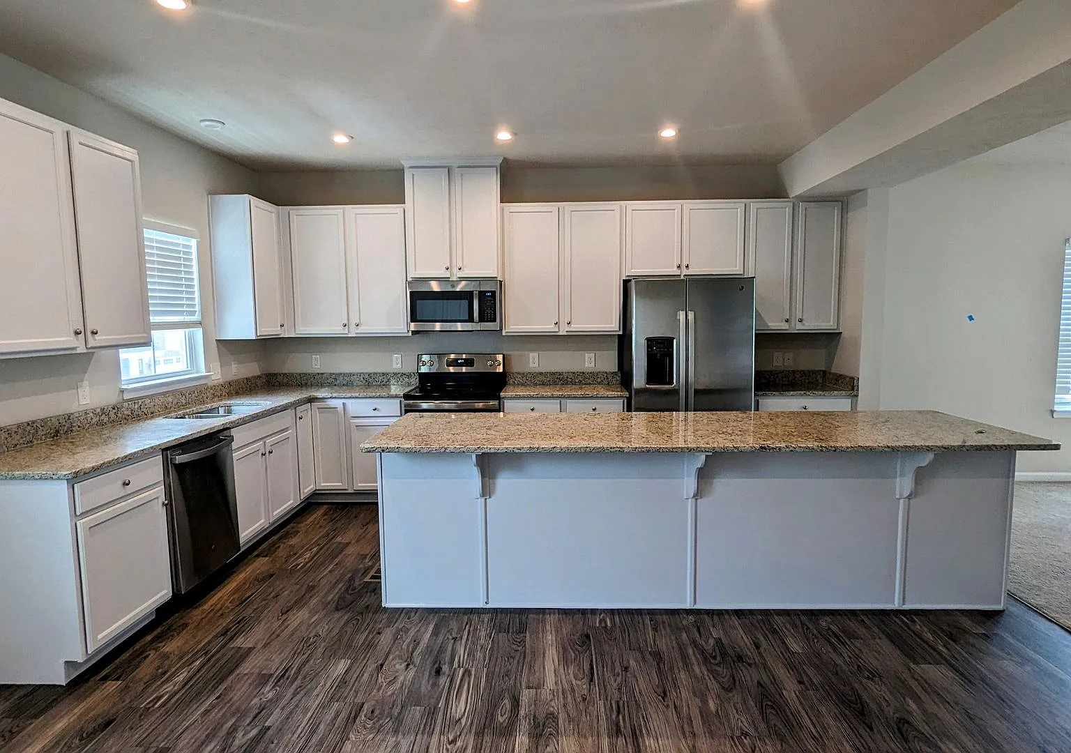 Luxury Townhome — Photo 2