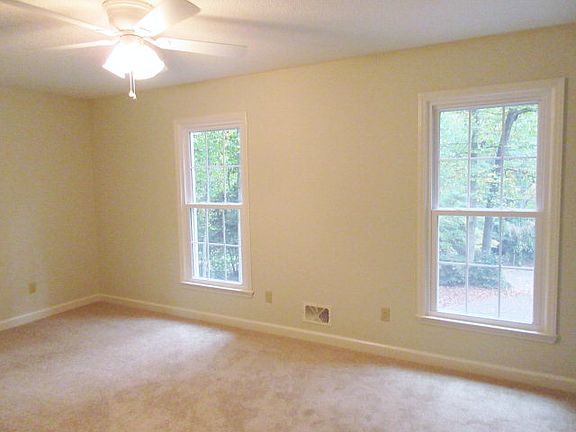 3rd image of 161 Greenfield Ln