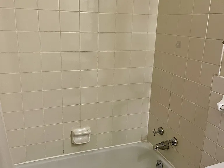 Como Lakes Apartments — Photo 12
