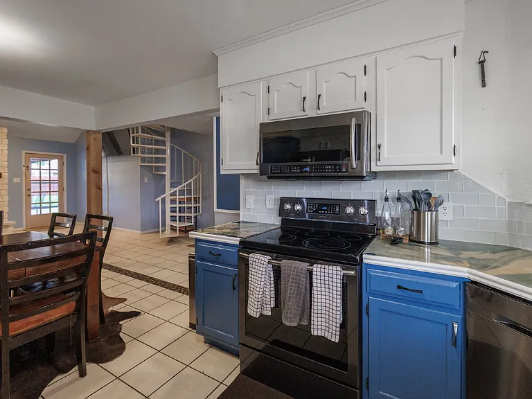 857 Chanticleers Ln — Photo 9