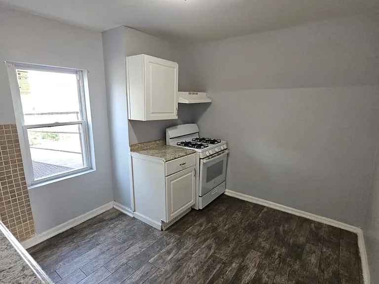 181 N 12th St #3 — Photo 24