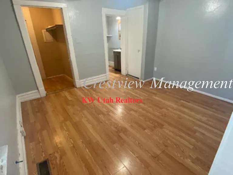 572-574 N 400 W — Photo 4