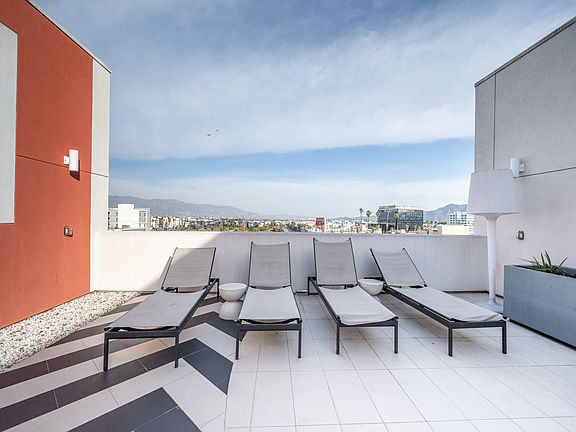 5th image of 11404 Chandler Blvd #405C