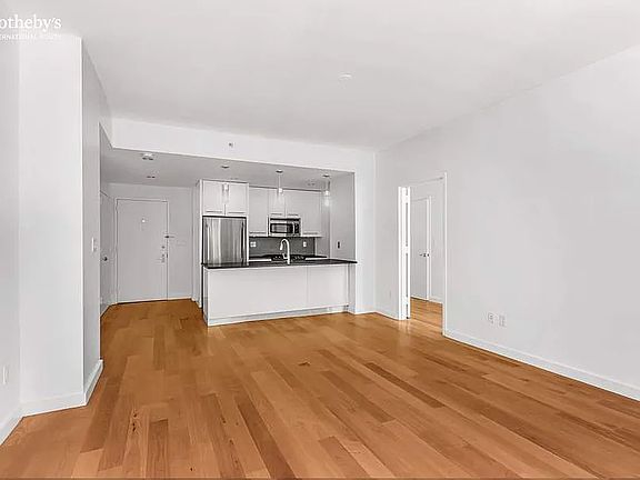 3rd image of 517 W 46th St APT 201