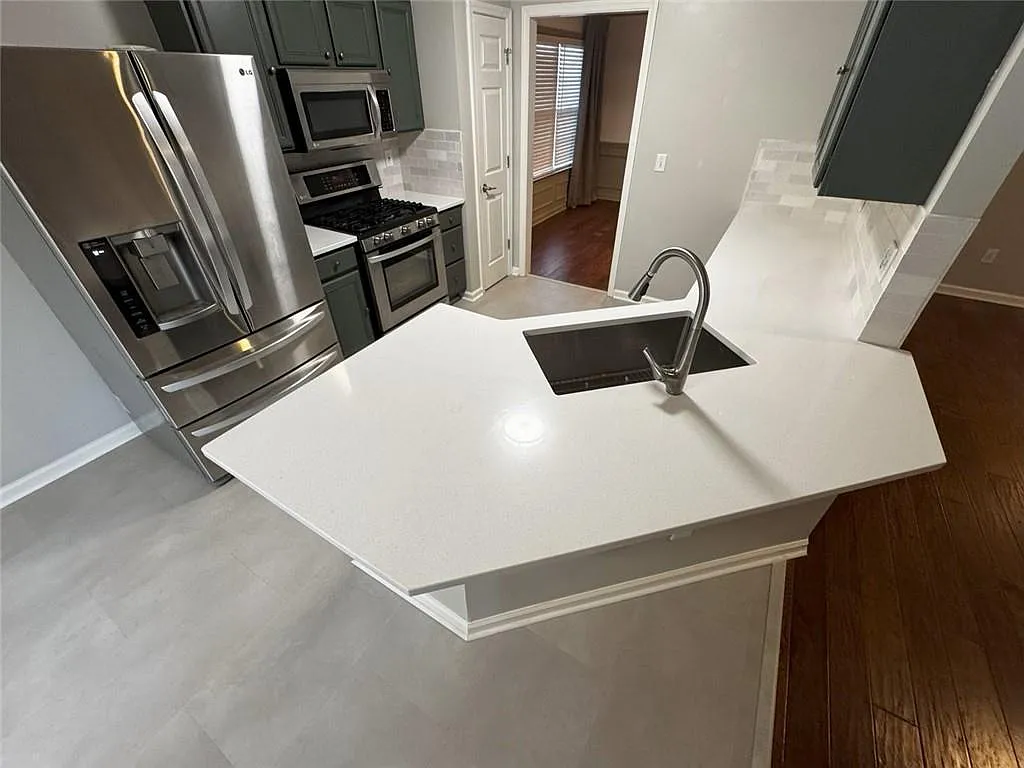 3 bed, 2.0 bath, 1746 sqft, $2,850 — Photo 4