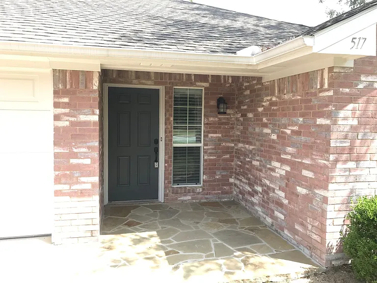 517 Molly Ln — Photo 2