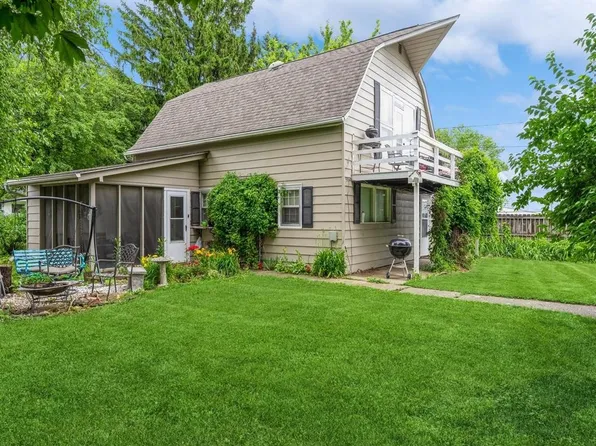 110 E 20th St N, Newton, IA 50208