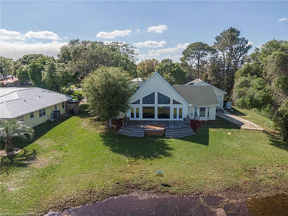 2nd image of 933 Lake Dr E
