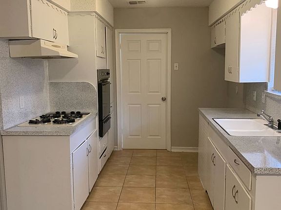 3rd image of 321 Meadowcreek Ln
