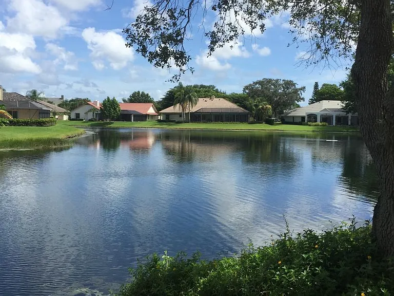 15 Tournament Blvd — Photo 5