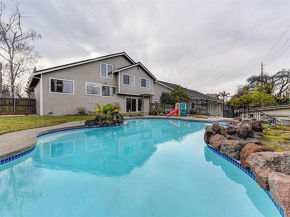 3rd image of 6573 Skyview Dr