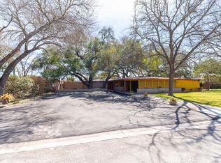 813 E Nopal St, Uvalde, TX 78801