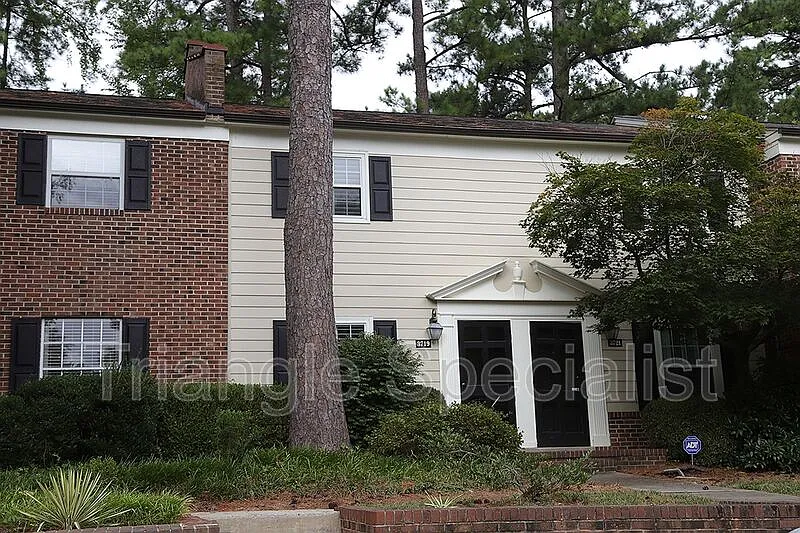 3 bed, 1.5 bath, 1268 sqft, $1,995 — Photo 2