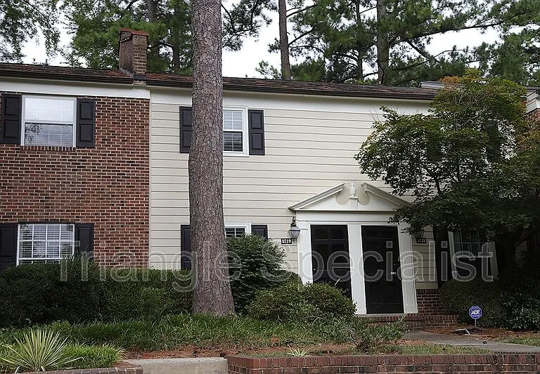 3719 Jamestown Cir — Photo 2